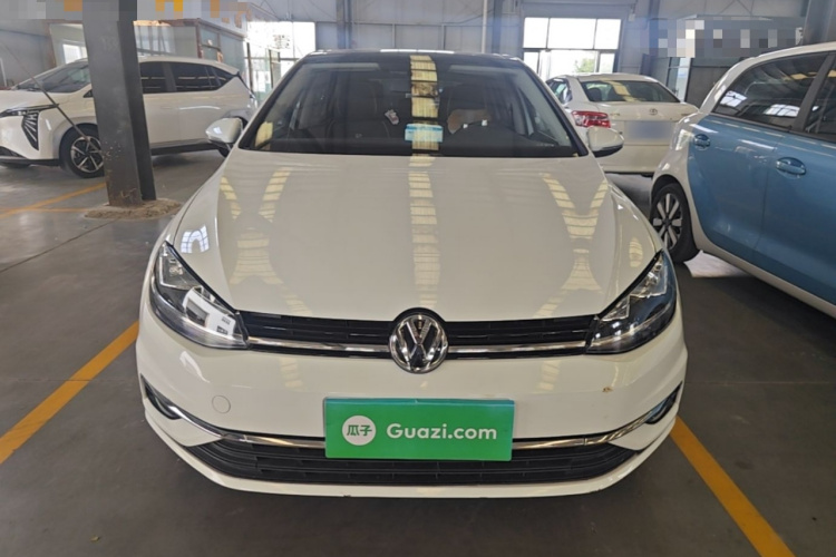 Volkswagen Golf 2020 car image #3