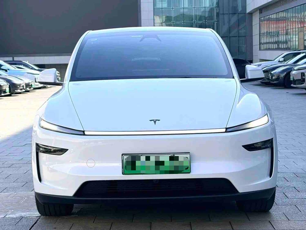 Tesla Model Y 2026 #2 Tesla Model Y 2026 car image #2