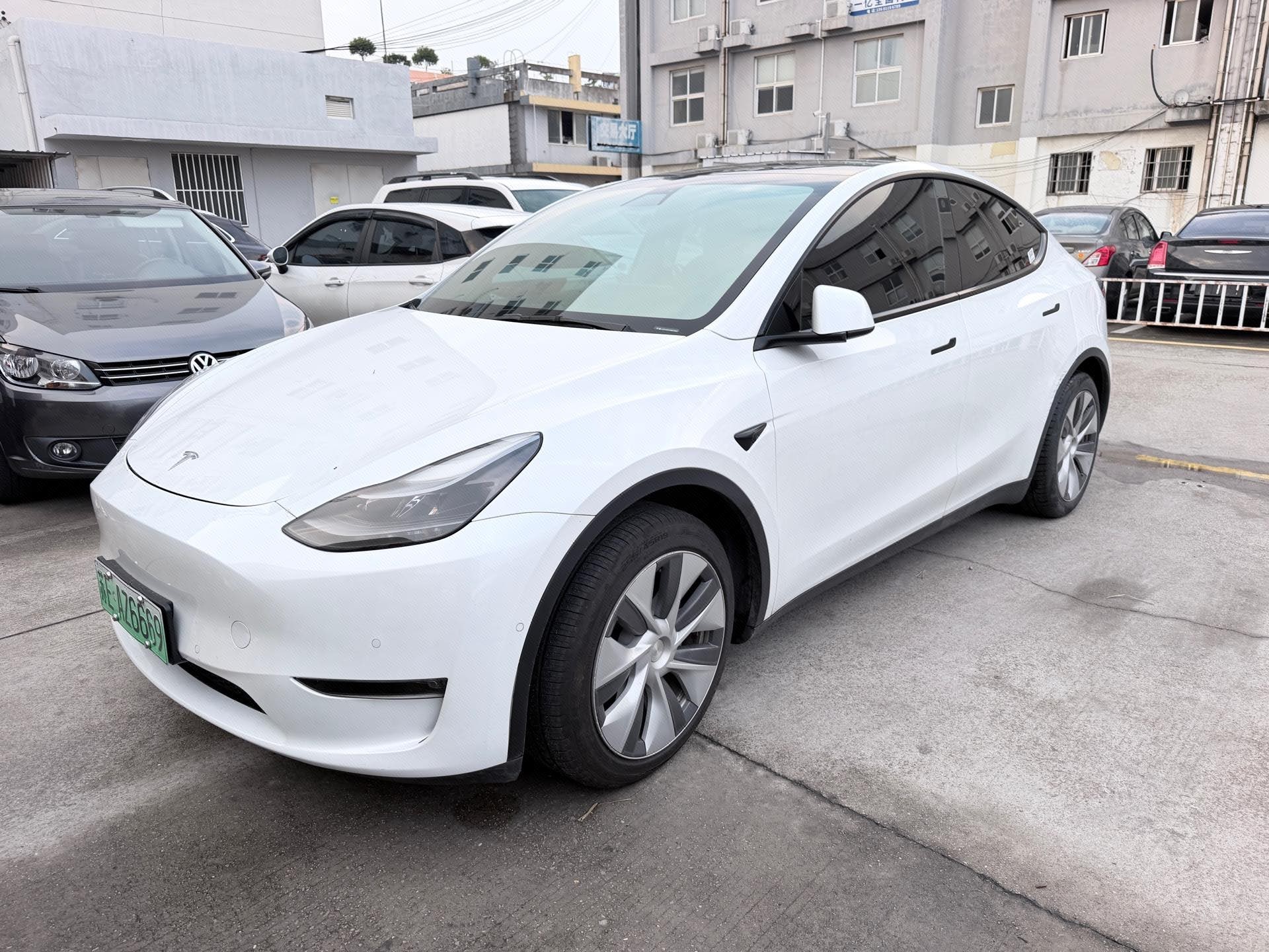Tesla Model Y 2021 Tesla Model Y 2021 car image