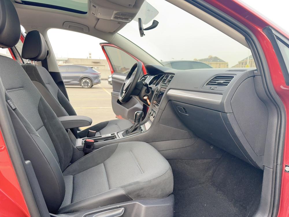 Volkswagen Golf 2019 car image #12