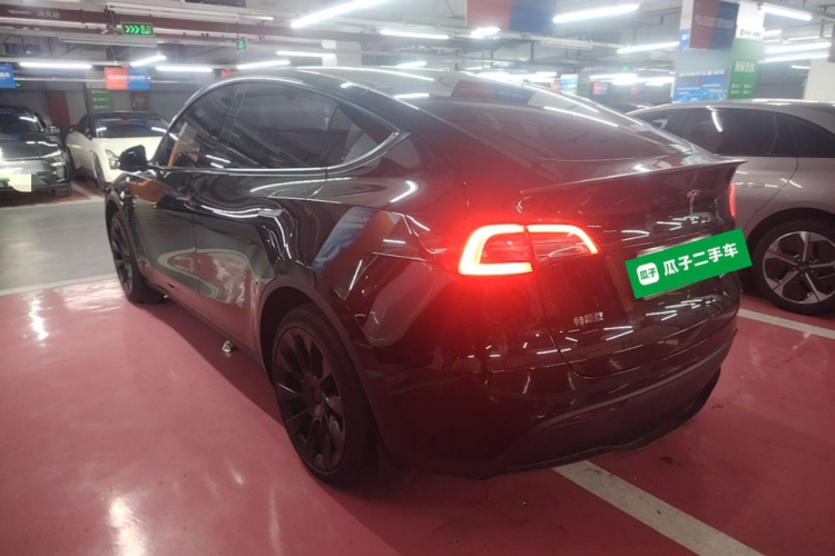 Tesla Model Y 2023 #5 Tesla Model Y 2023 car image #5