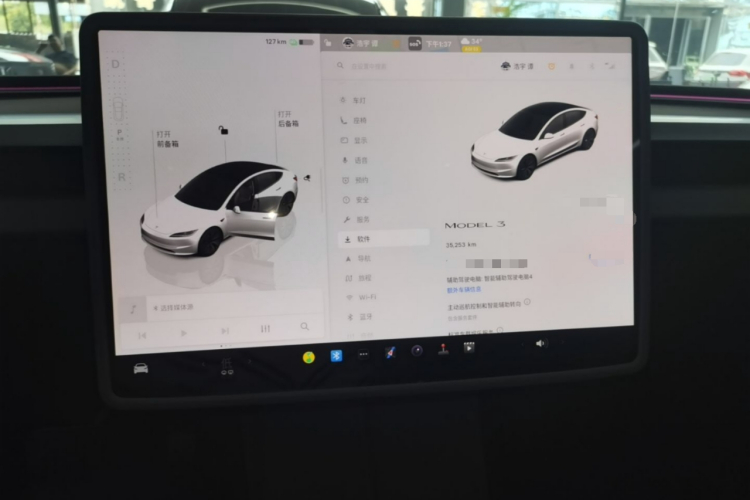 Tesla Model 3 2024 car image #16