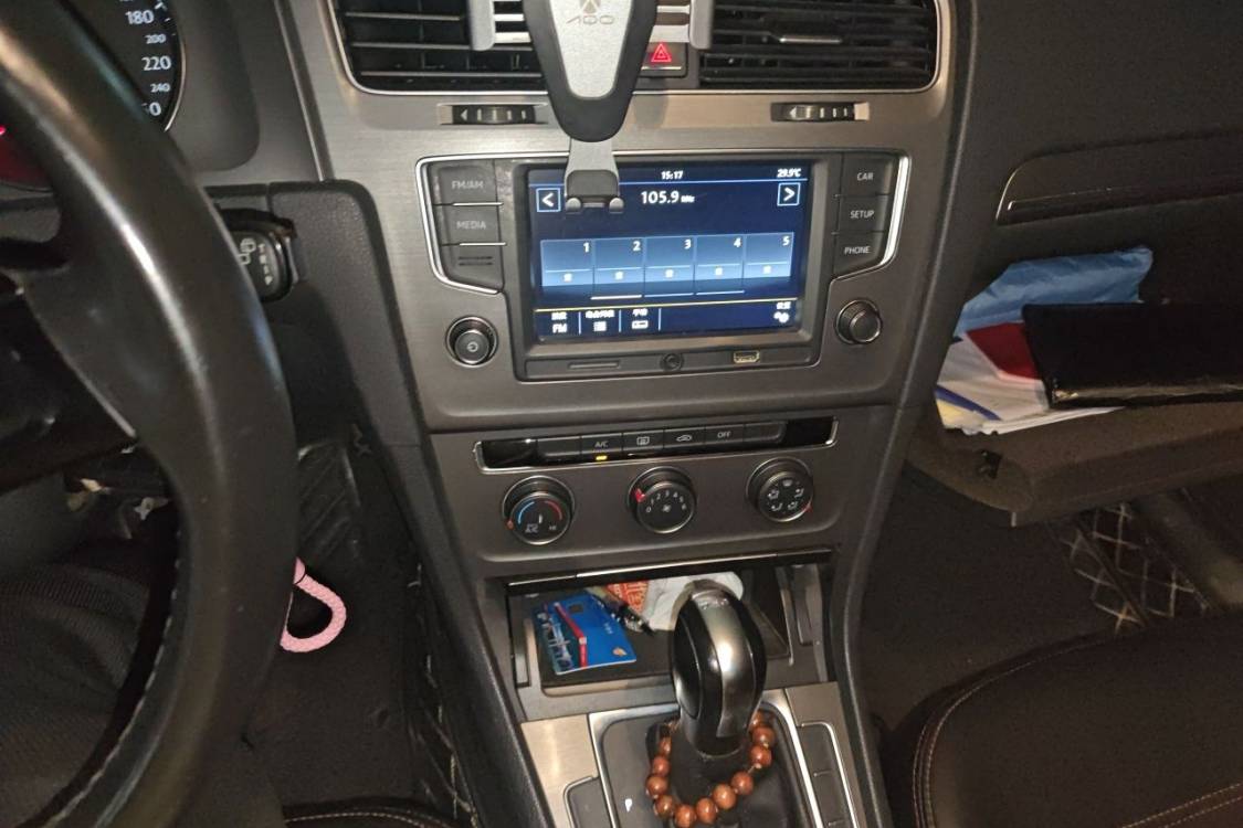 Volkswagen Golf 2017 car image #26