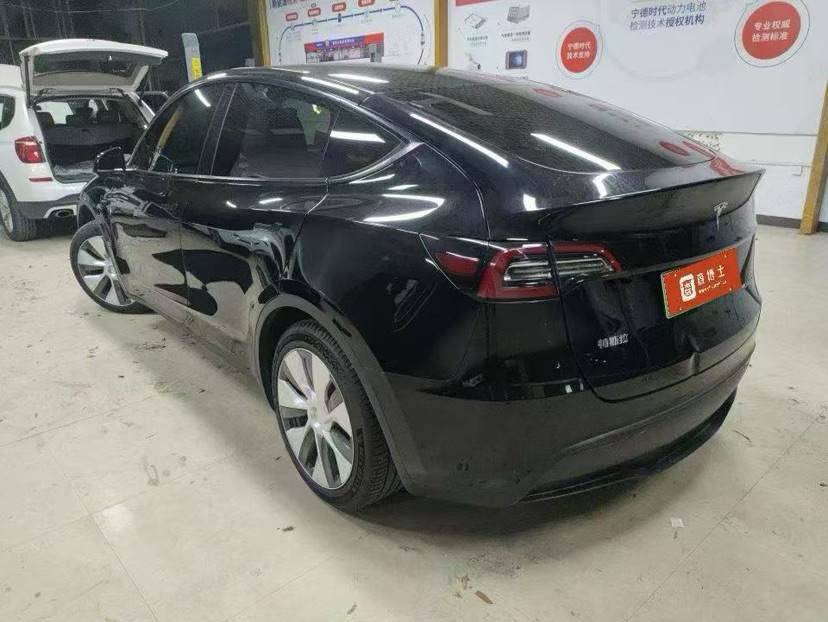 Tesla Model Y 2023 car image #6