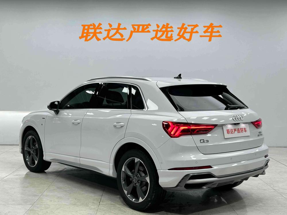 Audi Q3 2022 car image #4