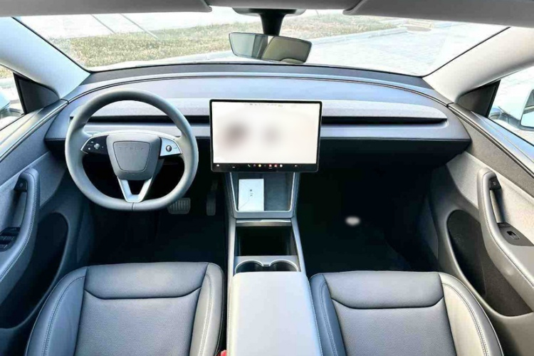 Tesla Model Y 2026 #9 Tesla Model Y 2026 car image #9