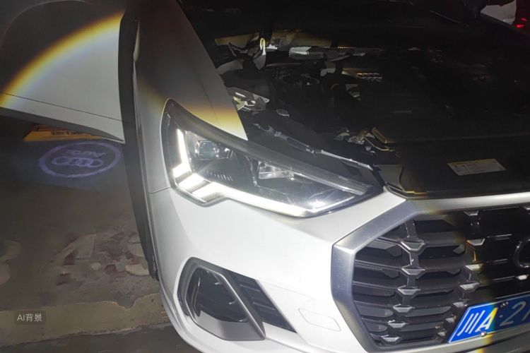 Audi Q3 2020 car image #8