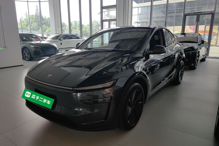Tesla Model Y 2025 immagine di auto #2