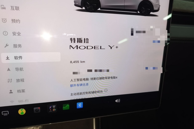 Tesla Model Y 2026 immagine di auto #12