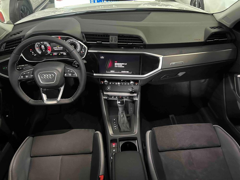 Audi Q3 2022 صورة سيارة #18