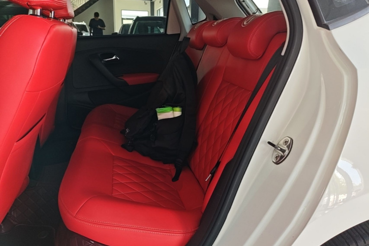 Volkswagen Polo 2017 car image #17