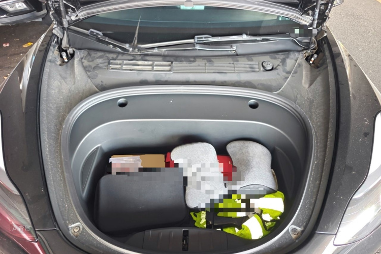 Tesla Model 3 2023 car image #22