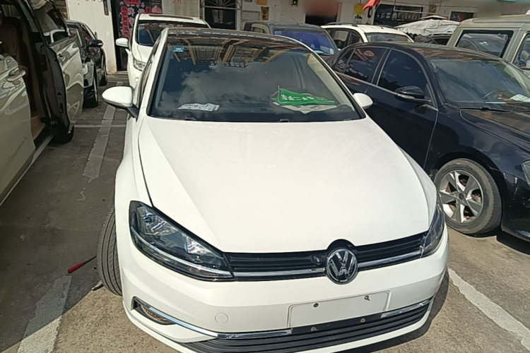 Volkswagen Golf 2018 car image #3