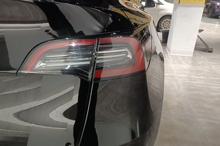Tesla Model Y 2023 car image #8