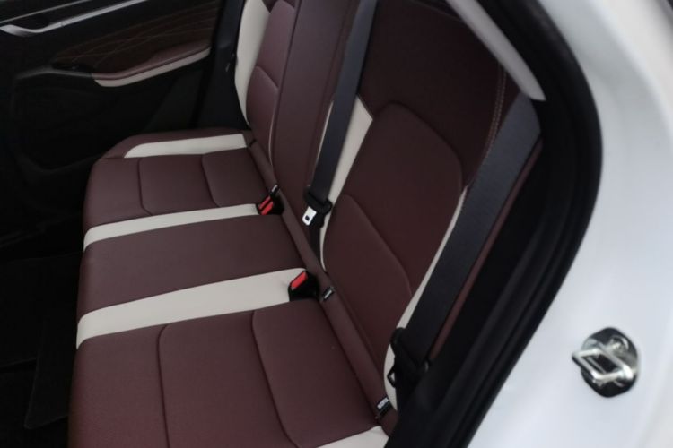 GEELY Emgrand 2025 car image #19