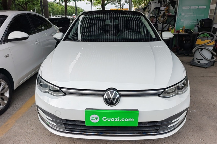 Volkswagen Golf 2021 car image #3