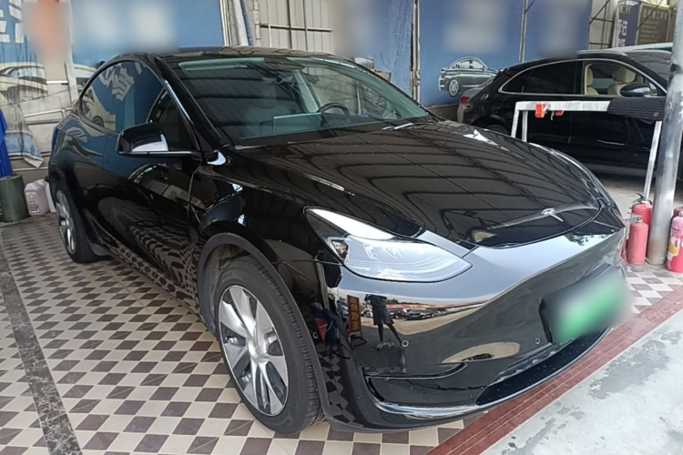 Tesla Model Y 2023 #4 Tesla Model Y 2023 car image #4