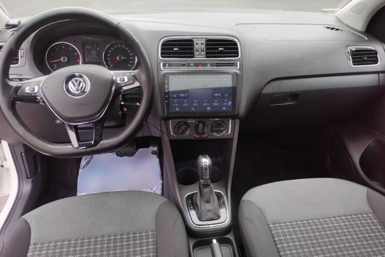 Volkswagen Polo 2018 car image #10