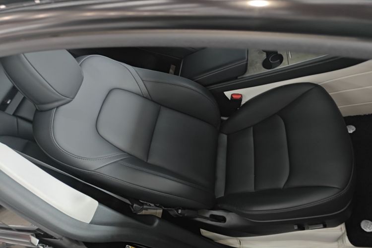 Tesla Model Y 2023 car image #24
