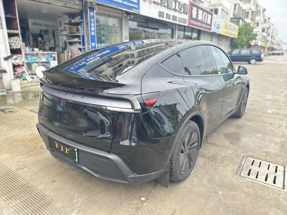 Tesla Model Y 2026 #6 Tesla Model Y 2026 car image #6
