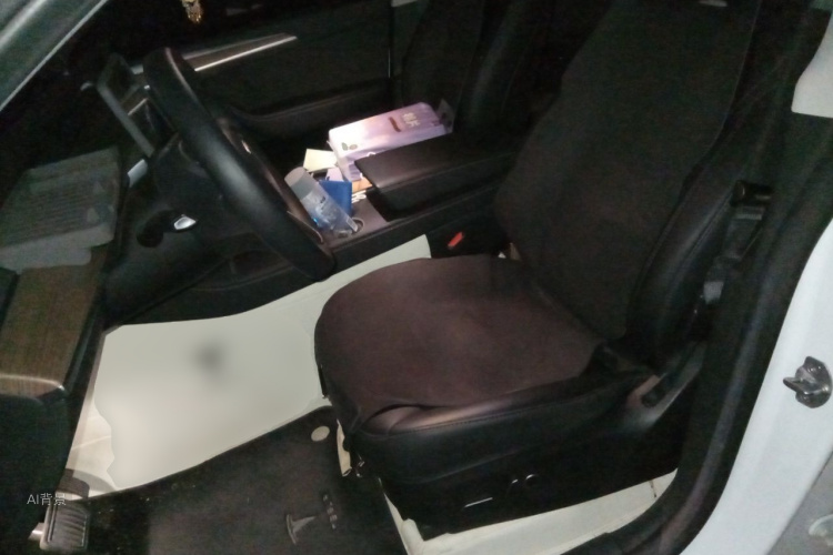 Tesla Model Y 2023 car image #17