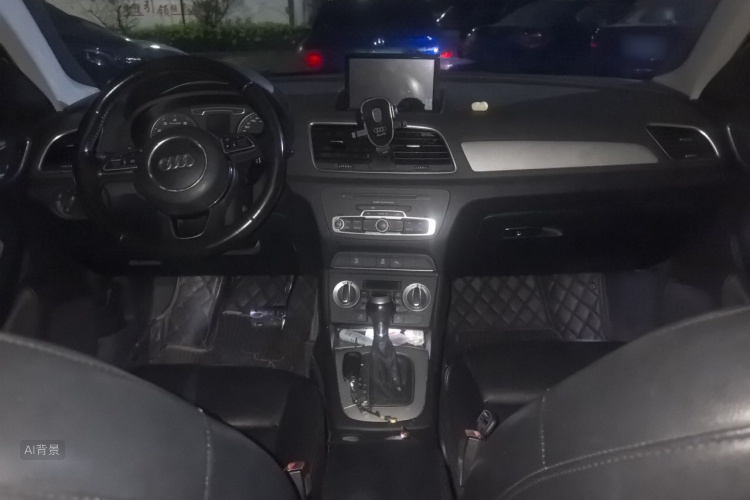Audi Q3 2016 car image #11