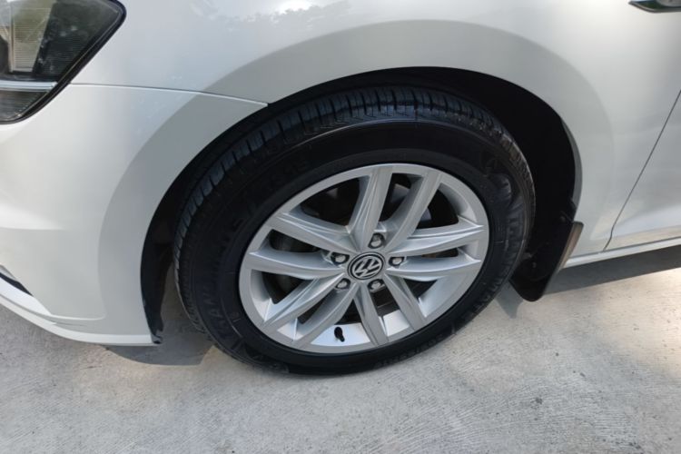 Volkswagen Golf 2019 car image #9
