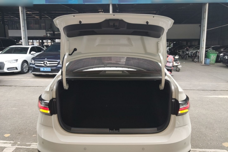 Volkswagen Lavida 2025 car image #19