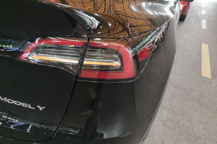 Tesla Model Y 2021 car image #8