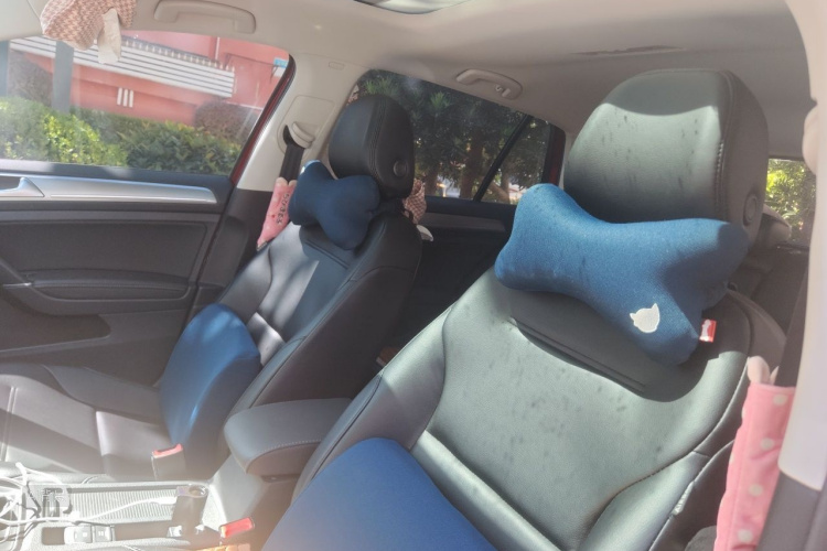 Volkswagen Golf 2018 car image #17
