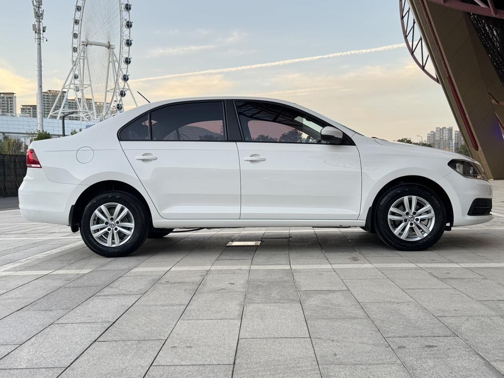 Volkswagen Santana 2022 car image #8