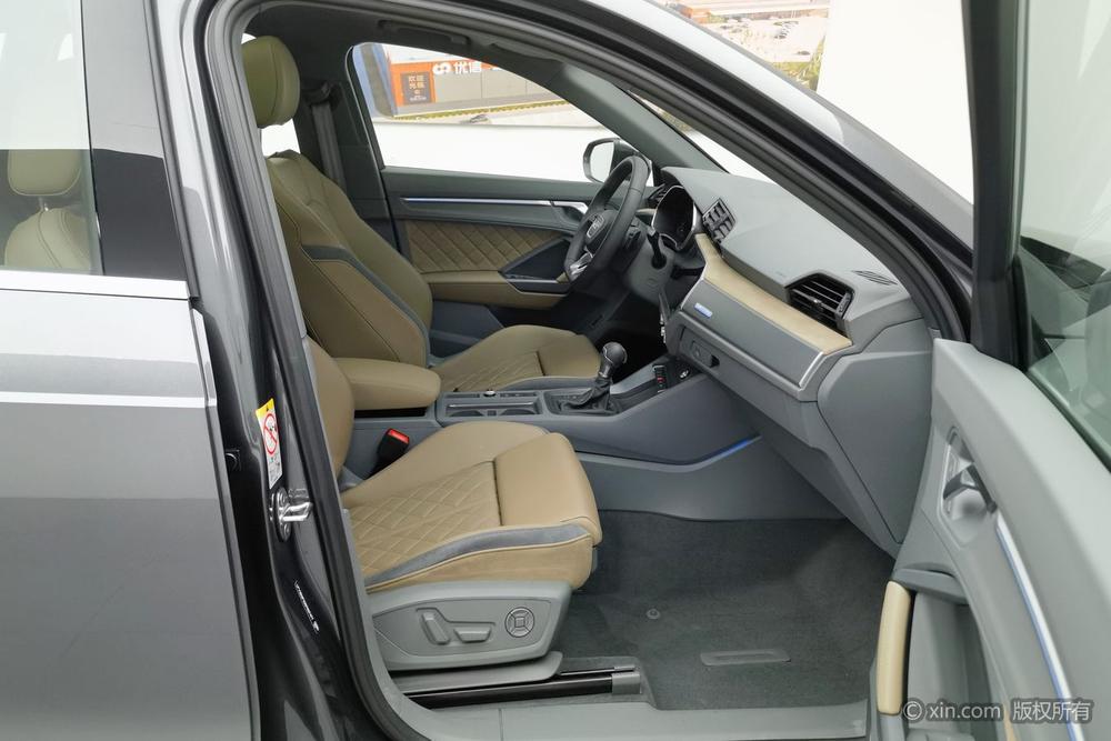 Audi Q3 2025 car image #10