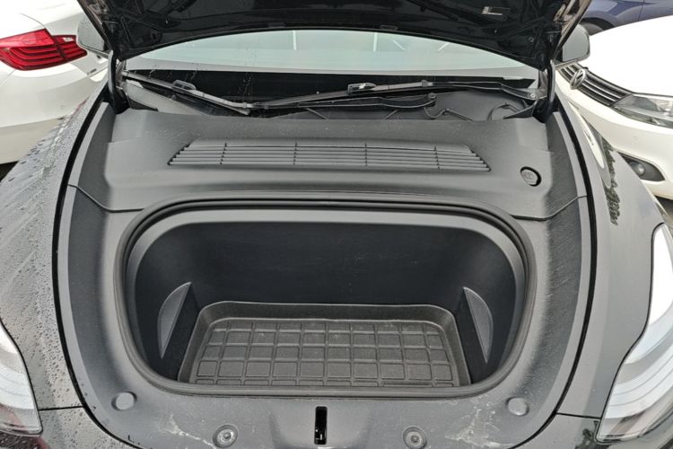 Tesla Model Y 2023 car image #20