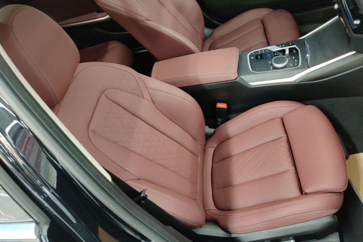 BMW 3 Series 2025 car image #24
