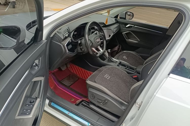 Audi Q3 2021 car image #12