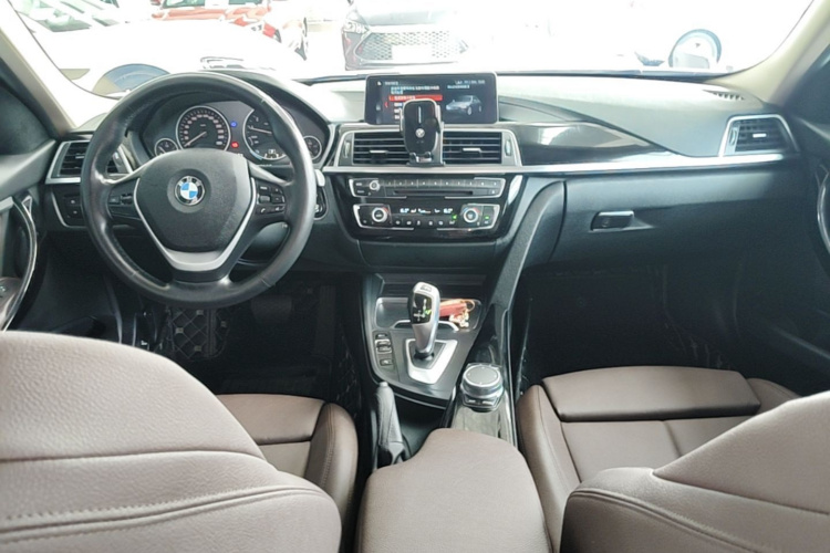 BMW 3 Series 2018 #10 BMW 3 Series 2018 car image #10