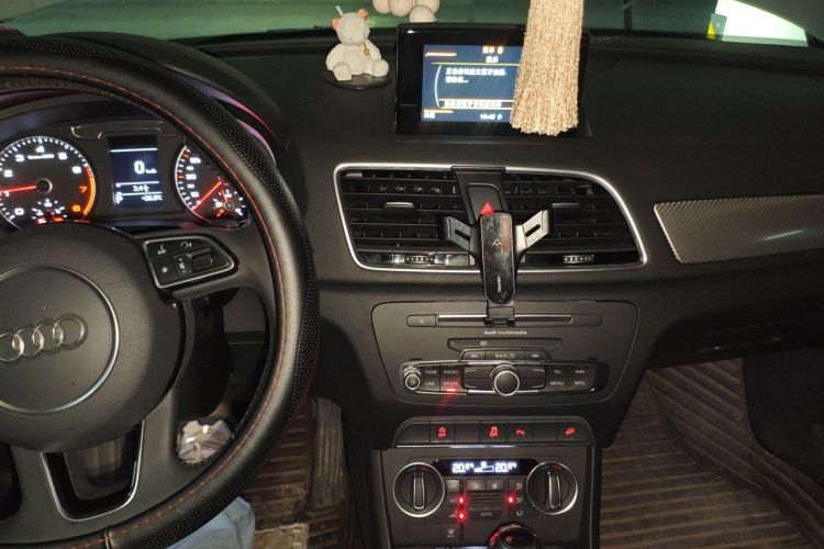 Audi Q3 2018 car image #13
