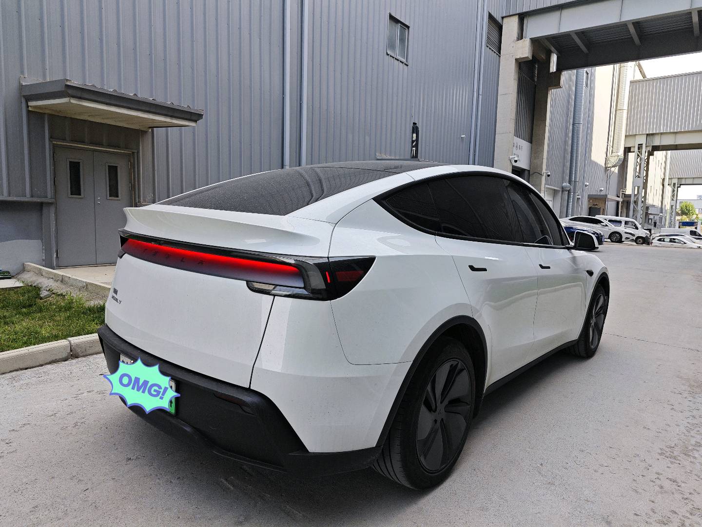 Tesla Model Y 2025 #8 Tesla Model Y 2025 car image #8