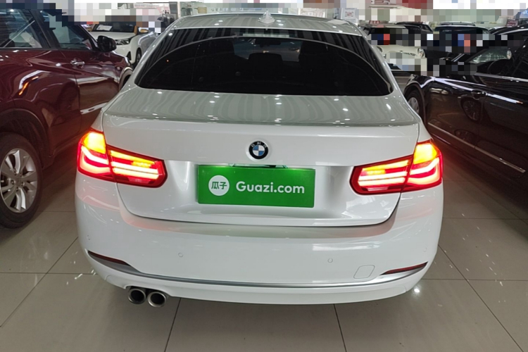 BMW 3 Series 2018 car image #6