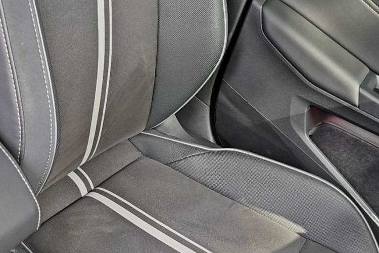 Volkswagen Golf 2023 car image #14