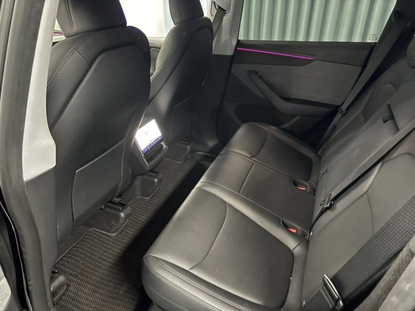 Tesla Model Y 2025 #5 Tesla Model Y 2025 car image #5