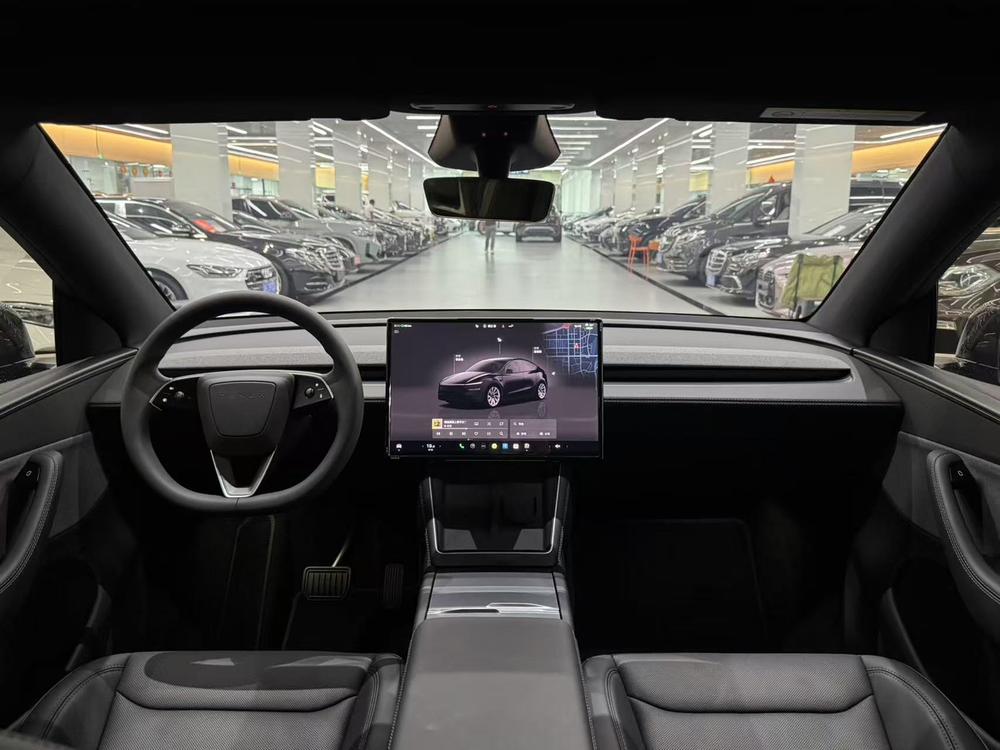 Tesla Model Y 2026 #7 Tesla Model Y 2026 car image #7