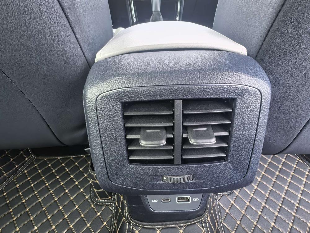 Volkswagen Tharu 2024 car image #9