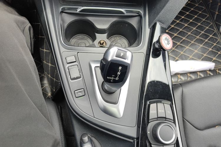 BMW 3 Series 2017 car image #14