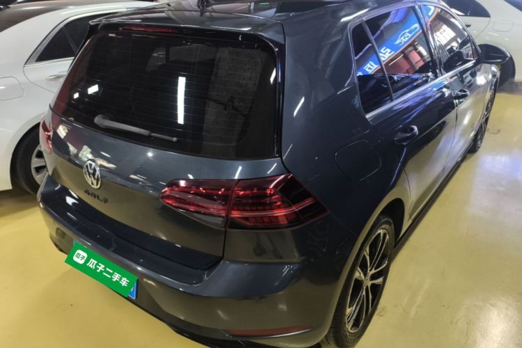 Volkswagen Golf 2020 car image #7