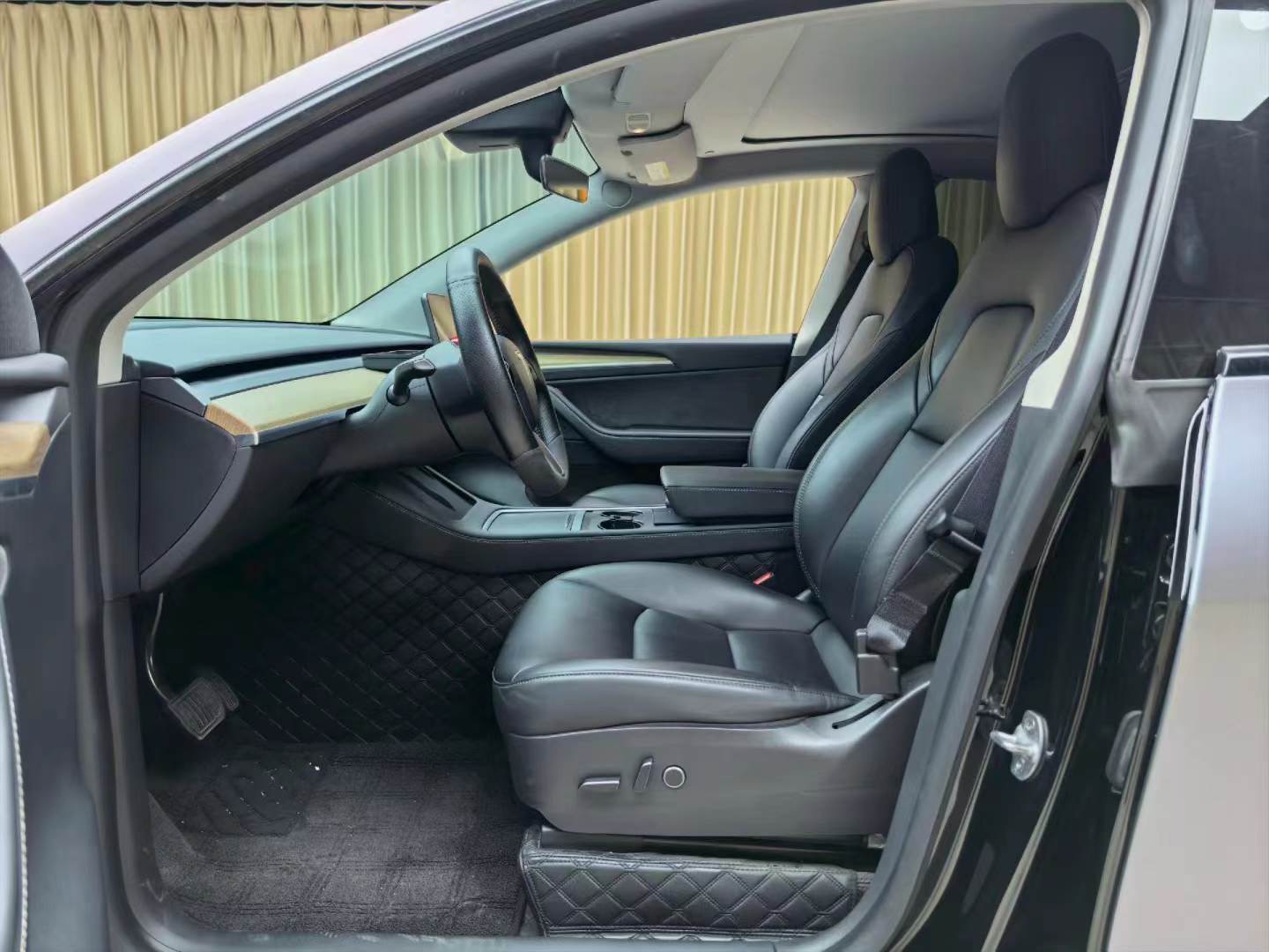 Tesla Model Y 2022 #4 Tesla Model Y 2022 car image #4