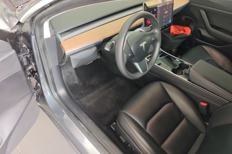 Tesla Model 3 2020 car image #16