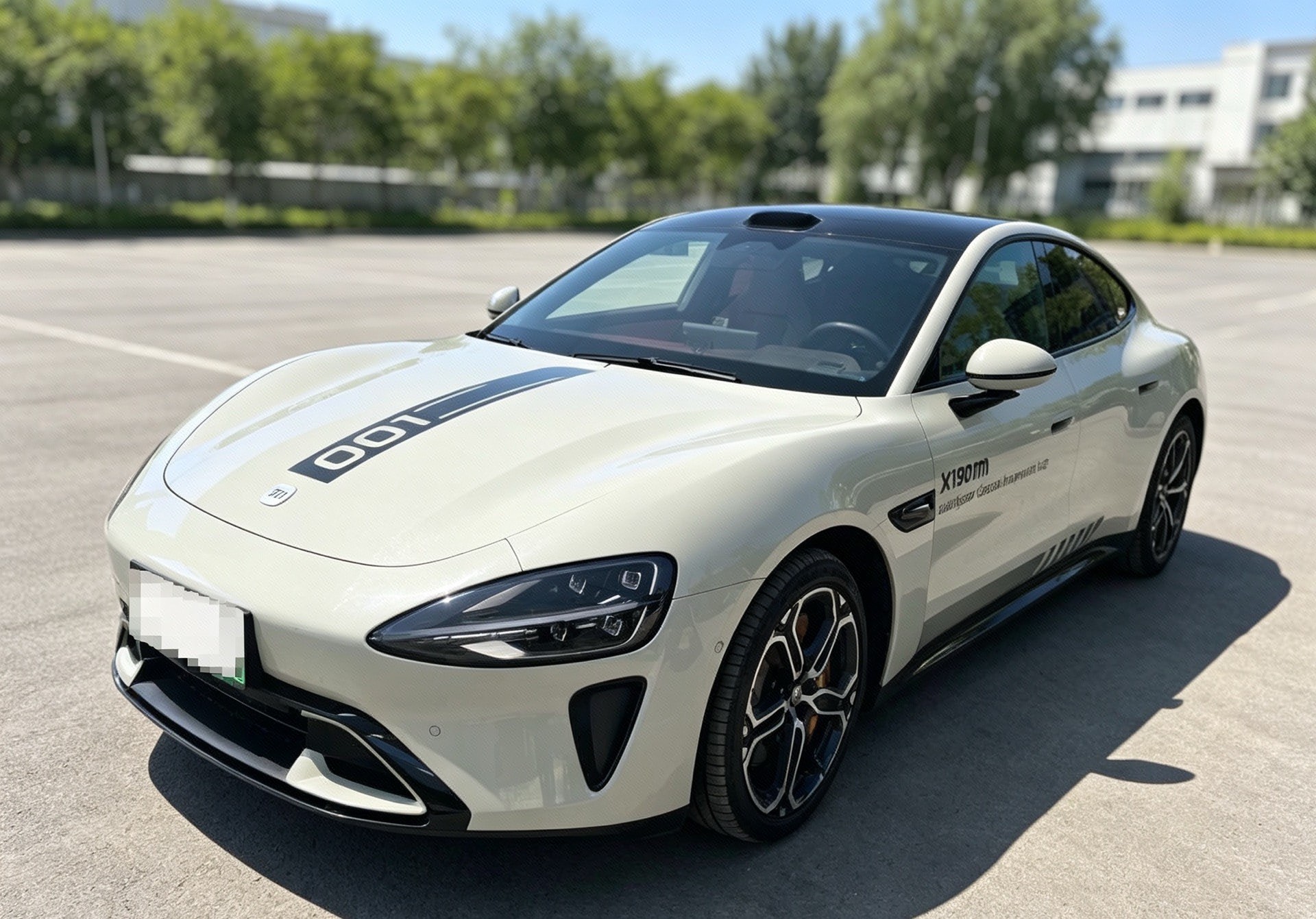 MI SU7 2025 immagine di auto 