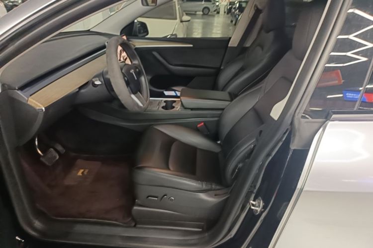 Tesla Model Y 2022 car image #15