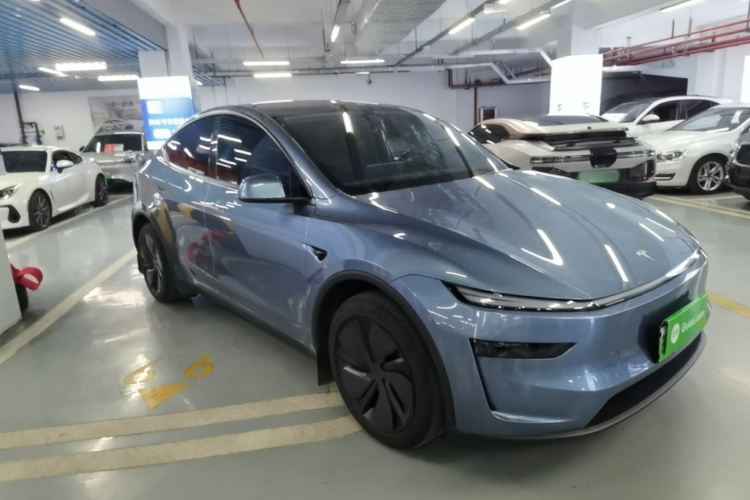 Tesla Model Y 2025 #6 Tesla Model Y 2025 immagine di auto #6